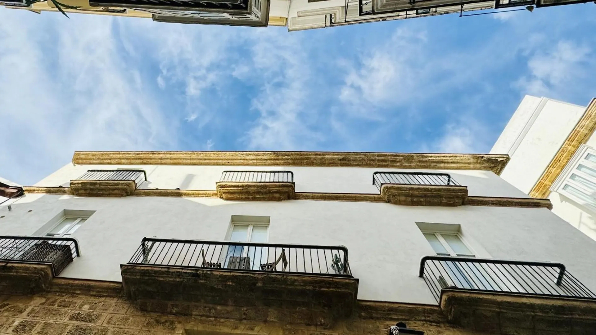 Apartment Mana Home Keep Calm Feel The Light And Shine Cadiz